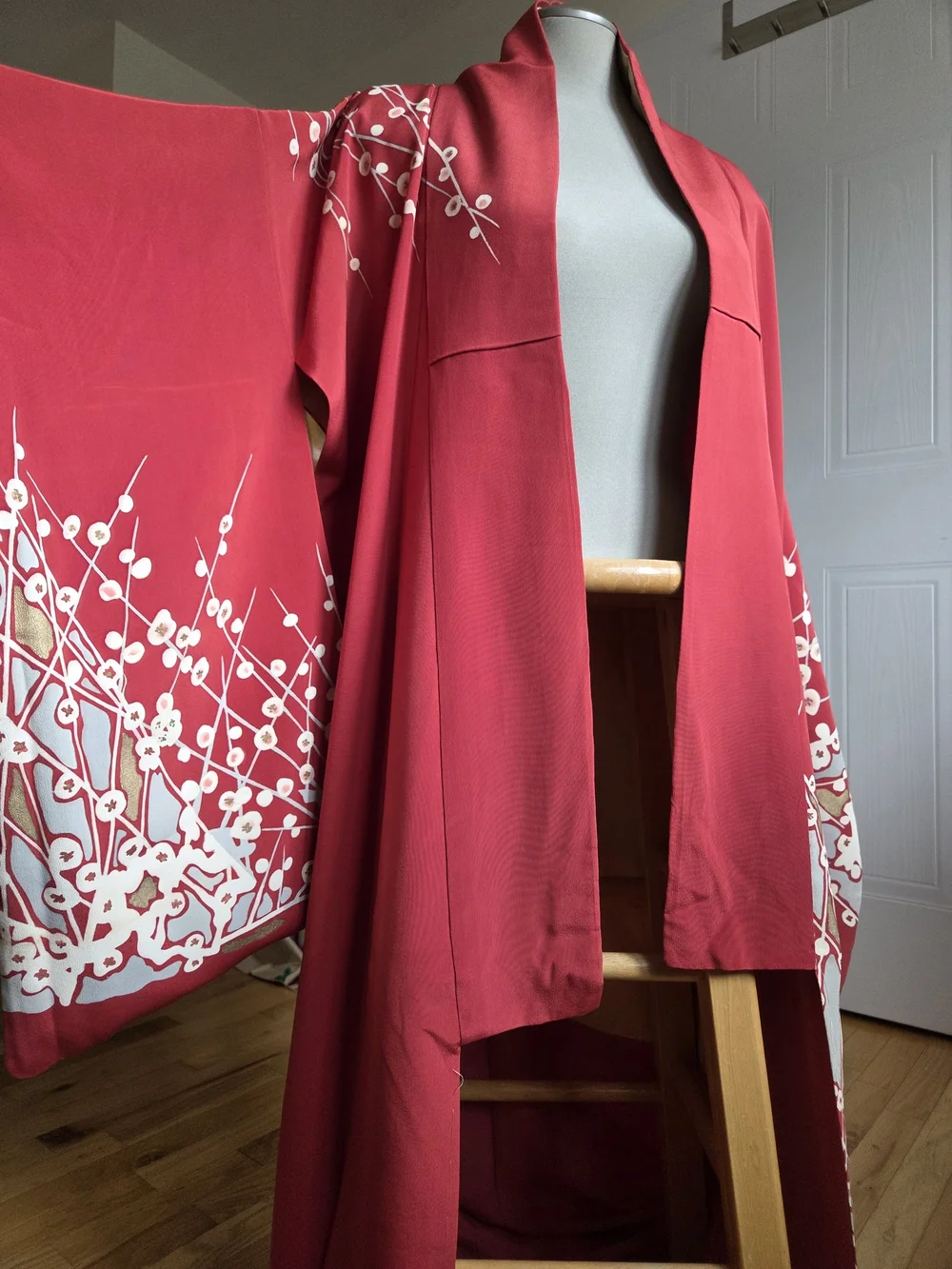 Vintage Silk Houmongi Kimono – Plum Blossom Motif - Picture 4 of 7